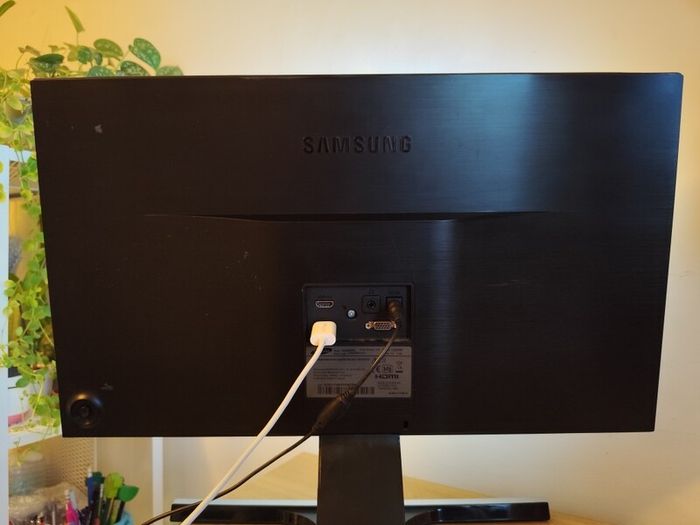 Samsung 24 inch monitor
