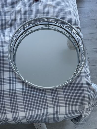 Mirrored tray