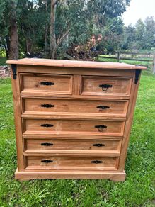 chest of drawers