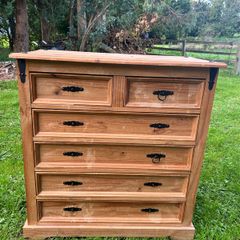 chest of drawers
