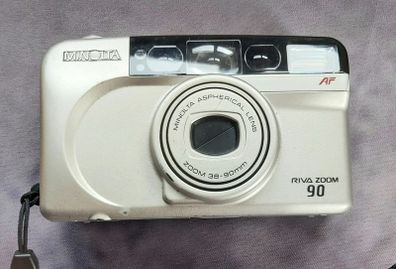 Camera film minolta Riva 90 zoom.
