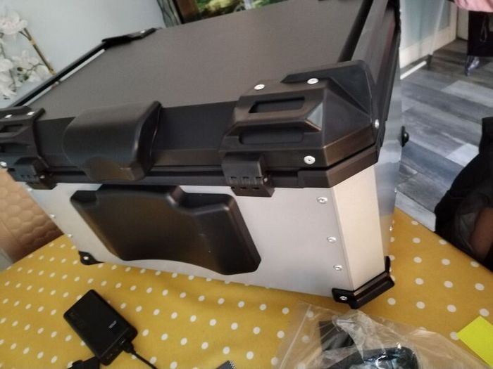 Large motorcycle top box