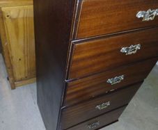 chest of drawers