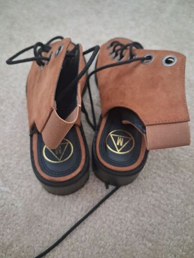 Ladies shoes