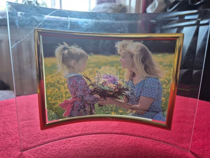 Curved Glass Photo Frame