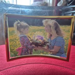 Curved Glass Photo Frame