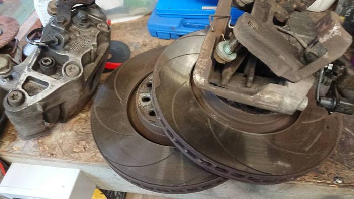 Audi a6 c5, Allroad, Audi a4 b6, Audi a4 b7 big 320mm front brake upgrade kit. Brake conversion, drilled & grooved,big calipers,breaking,parts