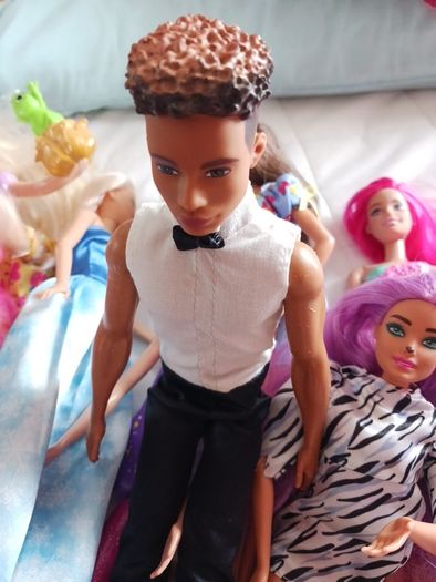 Assorted dolls