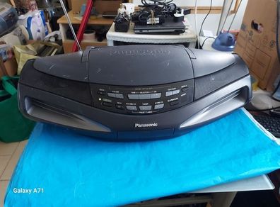 Panasonic RX-ED77 Stereo Boombox Ghetto Blaster With Motorised Cover, everything works perfect, Radio, CD and both Tape Decks, also CD Records, an