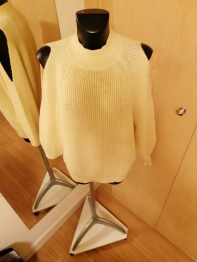 Women's Jumper NWT SIZE 16