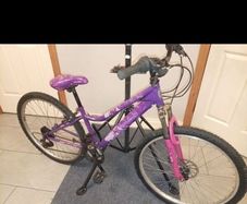 Girls bike. Small size frame 26" Wheel size