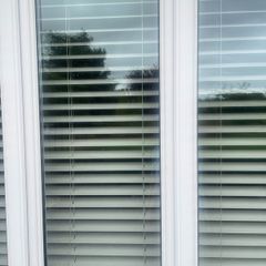 Venetian box blinds