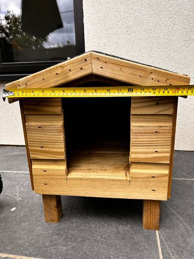 Cat box - outdoor kennel (may suit v small dog)