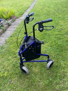 3 wheel walker, (foldable)