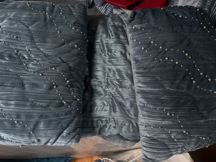 Velour throw and cushions