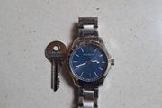 ACCURIST  mens hands glow in dark.
