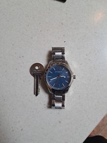 ACCURIST  mens hands glow in dark.