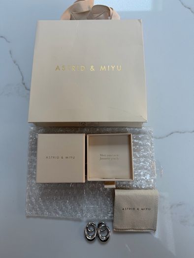 Astrid & Miyu