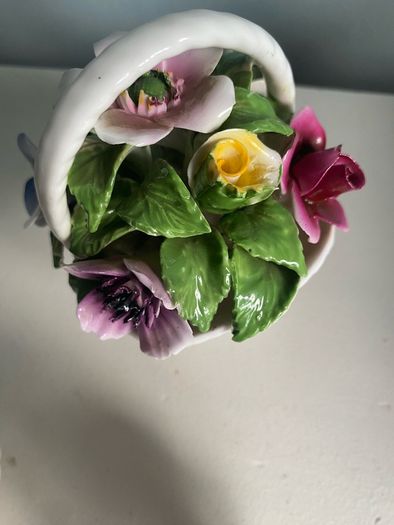 Trip of porcelain posies