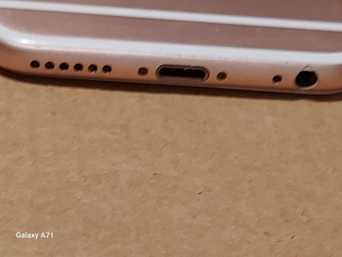 Apple Iphone 6s, White with Rose Gold Back, Damaged Display, excellent cosmetic condition, For Parts or Repair