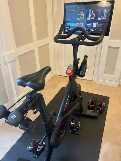 Peloton Bike  Excellent Condition. Accessories Included