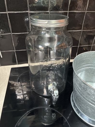 Drinks dispenser and bottle cooler