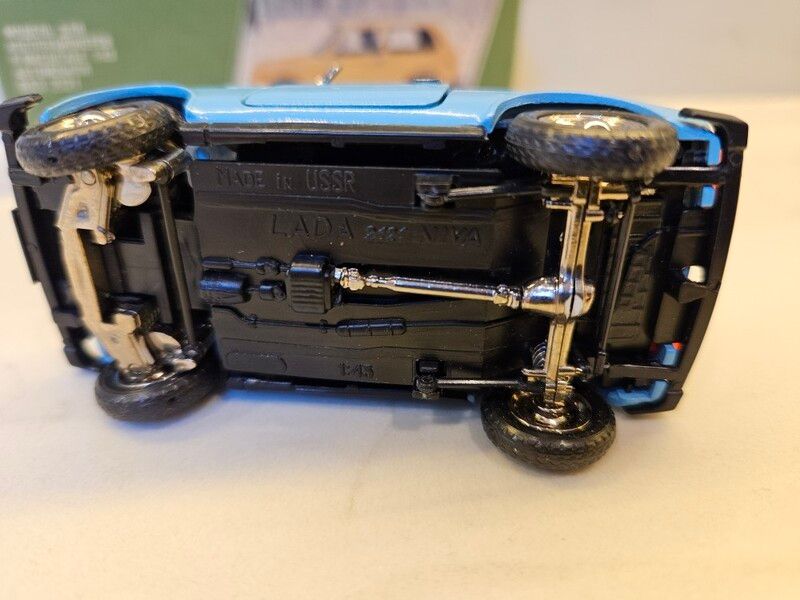 Miniature LADA 2121 Niva – 1/43 – Novoexport – Métal Rouge – Occasion