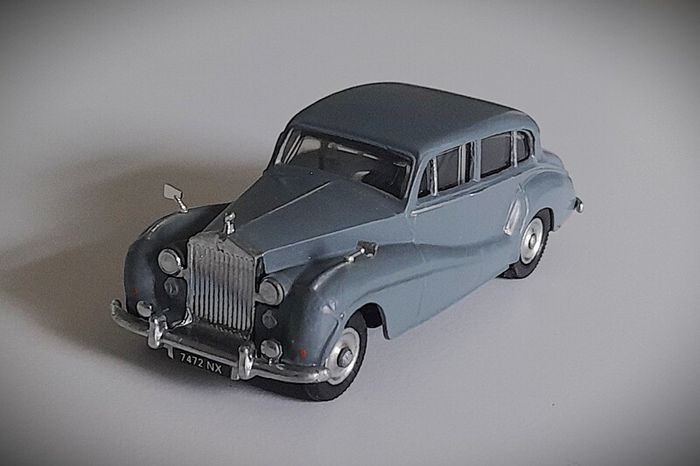 Diecast Vintage Dinky Toys Rolls-Royce Silver Wraith - Good Repaint by Seller/No Box