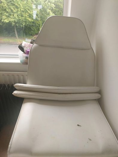 Massage beauty bed