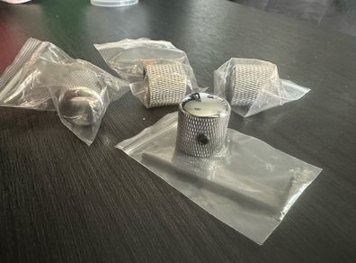 2 chrome tone/volume knobs