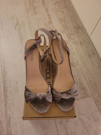 Size 7 silver velvet sandal