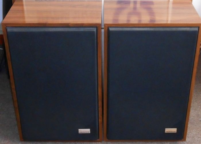 The rarest Holly Grail Pioneer speakers ever in pristine condition Pioneer CS-920 Ghost edition these were made exclusively for the American army in the 70's and were the Blueprint in the Pioneer Range