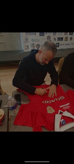 Manchester United Champions League final jersey signed by legends  Stam Giggs Cole