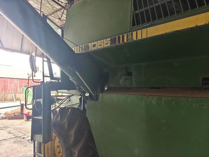 Combine harvester  1065