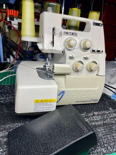 OVERLOCKER Sewing Machine - TOYOTA SL3335 - Just serviced - As new - All accessories included - Japanese quality made