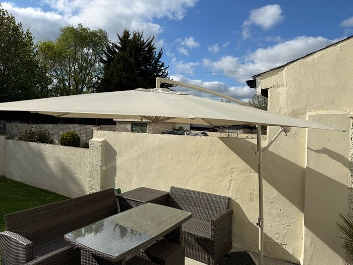 3m overhanging parasol