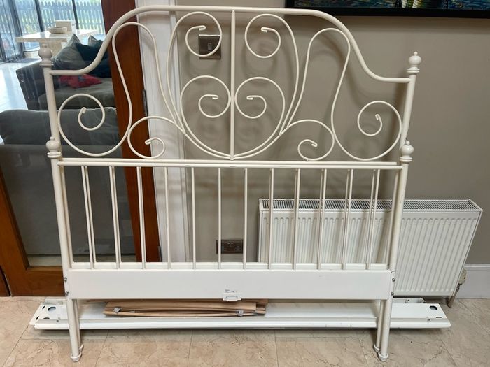 2 x Beautiful Matching Very Sturdy White Metal 4Ft 6 Double Bed Frames - Can Deliver