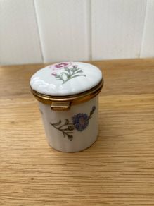 Aynsley Wild Tudor trinket box