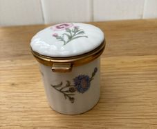 Aynsley Wild Tudor trinket box