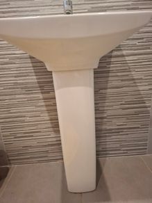 Pedestal Bathroom Basin 1 Tap Hole