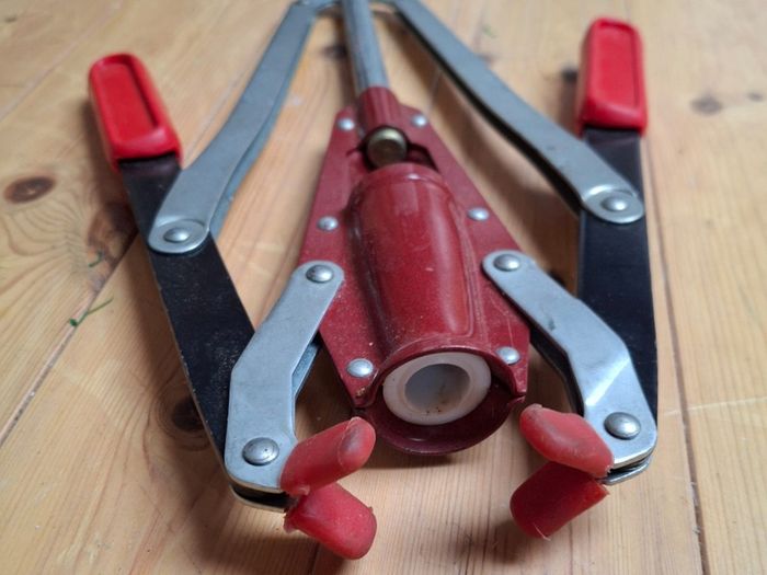 Wine corker instrument