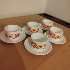 Vintage mid century Set of 5 Arcopal 1970s coffee cups and saucers