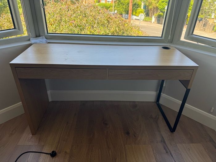 Micke desk