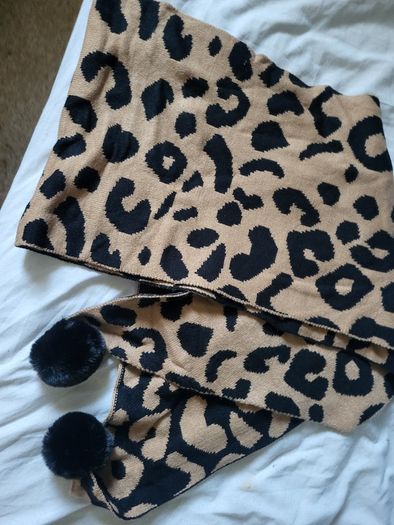 Long scarf shawl with animal print NEW black and beige