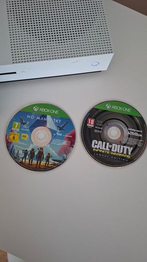 Xbox One S  500Gb + 2games