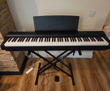 Yamaha P125 Digital Piano (Black)