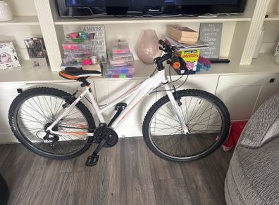 Bike teenager/adult mid size in perfect condition