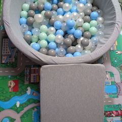 Kiddy moon ball pit + wedge
