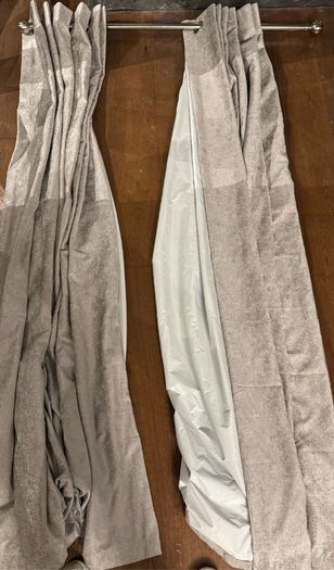 Silver curtains with extensible curtain pole