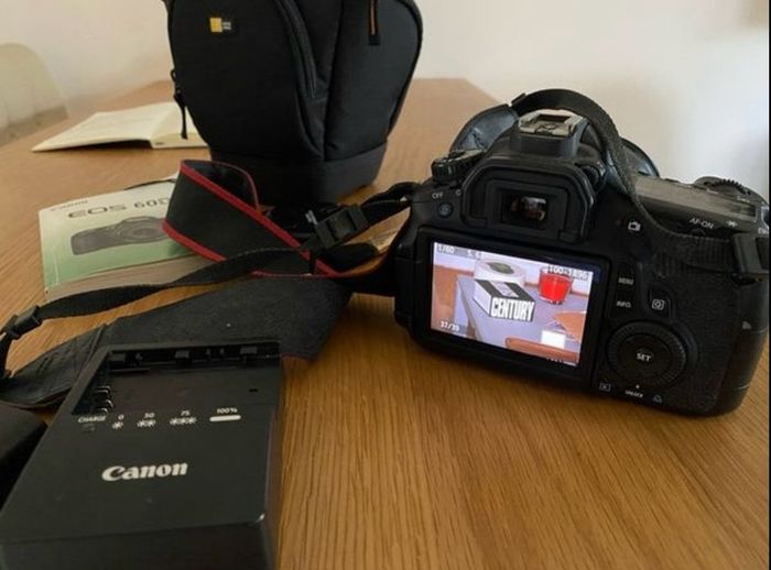 Canon EOS 60d DSLR camera
